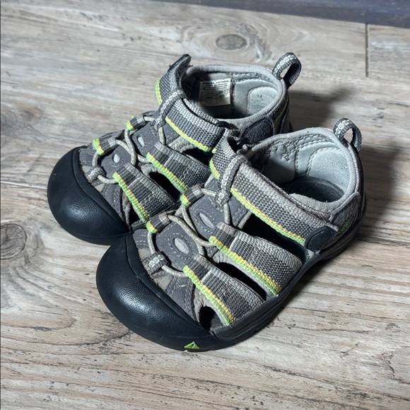 Boys Keen Newport H2 Gray Casual Athletic Fisherman Sandals Size 7 - Picture 1 of 7
